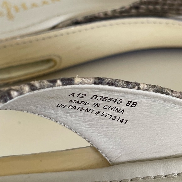 Cole Haan ladies  thong sandals. - Picture 7 of 7